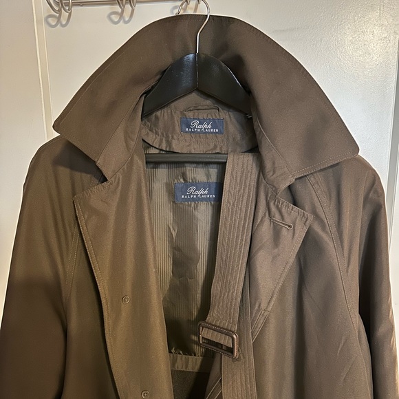 Ralph Lauren trench coat
44R - Picture 1 of 4